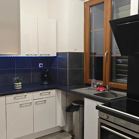 Apartment Centre *